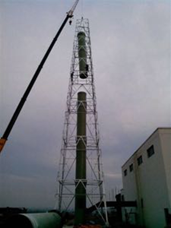 塔架煙囪吊裝現(xiàn)場