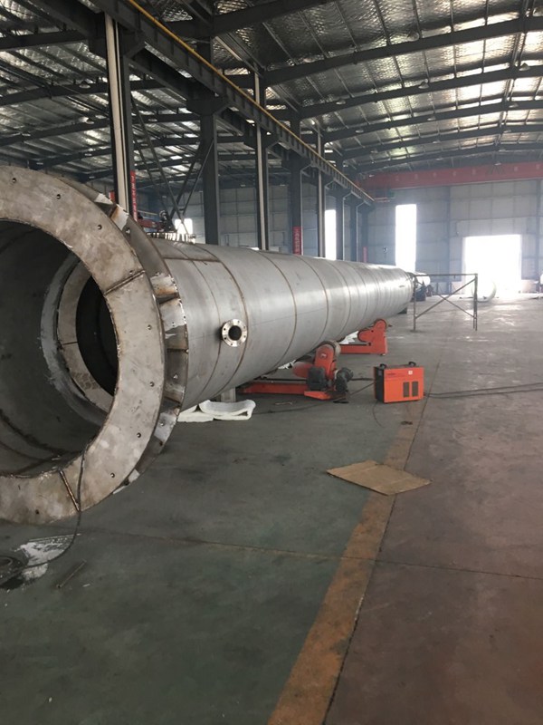 雁東供熱18根煙囪吊裝現(xiàn)場